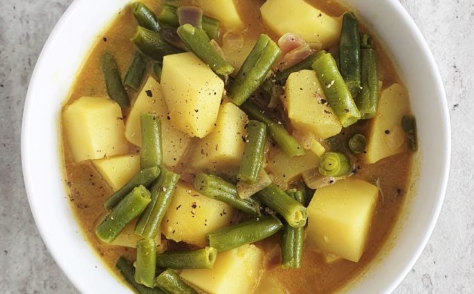 ziemniaczane curry z fasolką